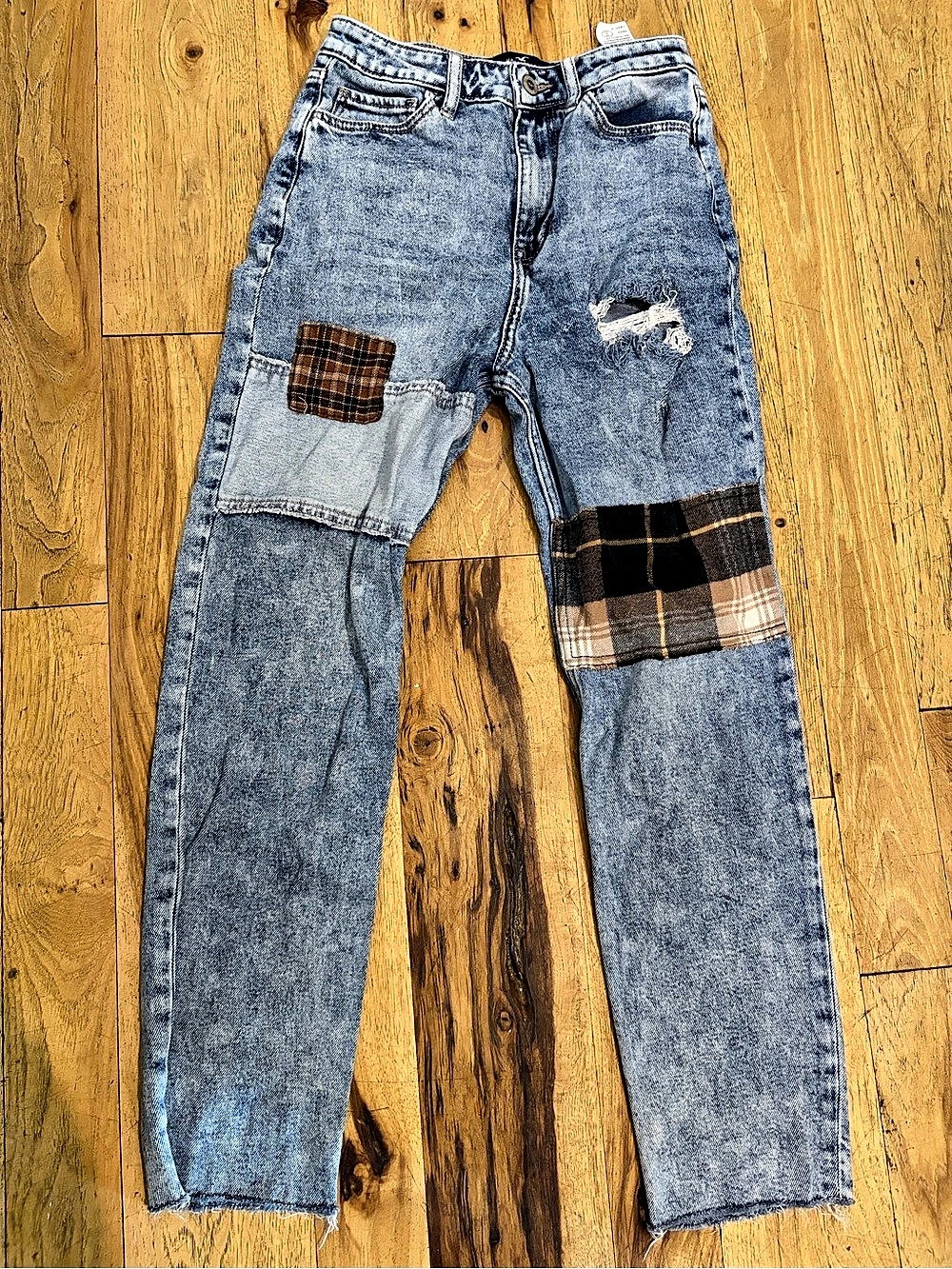 Hollister Ultra High-Rise Mom Jeans Vintage Stretch Blue & Brown Plaid
